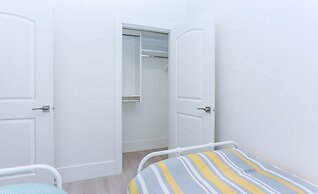 Tasteful 2 Bedroom Suite near Marine Gateway by Elevate Rooms