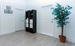 Tasteful 2 Bedroom Suite near Marine Gateway by Elevate Rooms