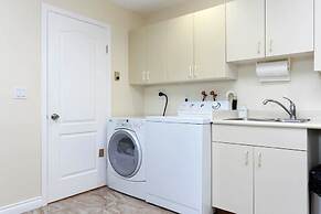 Grand Spacious Suite near YVR by Elevate Rooms