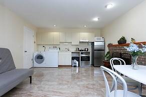 Grand Spacious Suite near YVR by Elevate Rooms