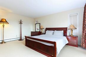 Grand Spacious Suite near YVR by Elevate Rooms
