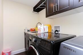Grand Spacious Suite near YVR by Elevate Rooms