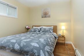 Grand Spacious Suite near YVR by Elevate Rooms