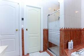 Grand Spacious Suite near YVR by Elevate Rooms