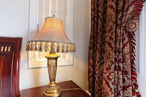 Grand Spacious Suite near YVR by Elevate Rooms