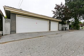 Grand 4 Bedroom Vacation House near Vancouver Downtown