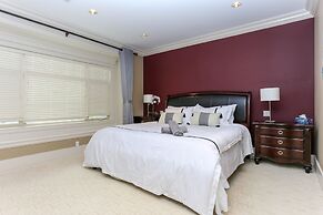 Grand 4 Bedroom Vacation House near Vancouver Downtown