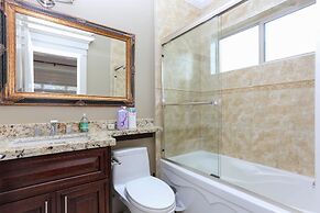 Grand 4 Bedroom Vacation House near Vancouver Downtown
