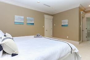 Grand 4 Bedroom Vacation House near Vancouver Downtown