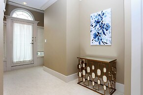 Grand 4 Bedroom Vacation House near Vancouver Downtown