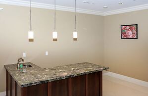 Grand 4 Bedroom Vacation House near Vancouver Downtown