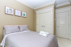 Grand 4 Bedroom Vacation House near Vancouver Downtown