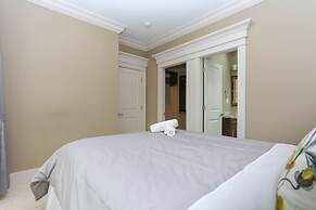 Grand 4 Bedroom Vacation House near Vancouver Downtown