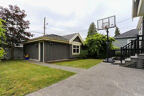 Grand 4 Bedroom Vacation House near Vancouver Downtown