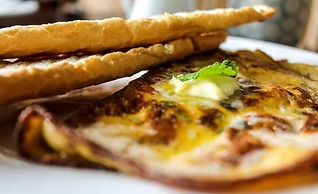 Lucky Daisy Buffalo House