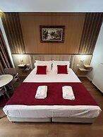 Class Hotel