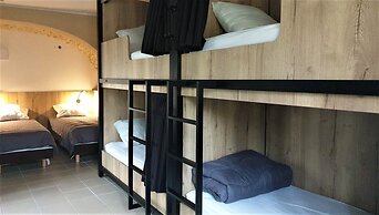 Hostel Les Terrasses du Roc