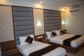 Hotel Royal Square by Sky Stays