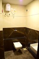 Hotel Royal Square by Sky Stays