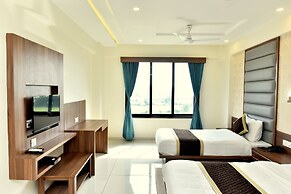 Hotel Royal Square by Sky Stays