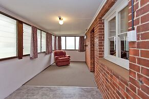 Red Brick Beauty - Central Cottage