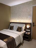 Red City Hotel