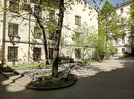 Apartment on Italyanskaya 33