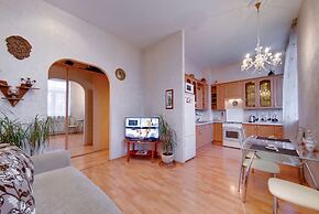 Apartment on Italyanskaya 33