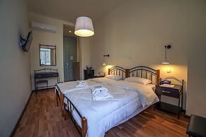 Athinas Street Inn