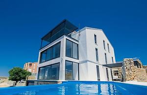 Luxury Apartments  Madomi