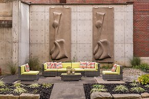 BLU-Tique, Akron, a Tribute Portfolio Hotel