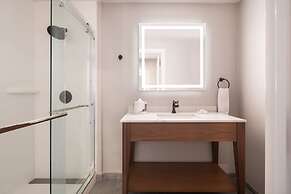 BLU-Tique, Akron, a Tribute Portfolio Hotel