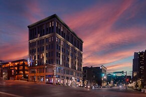 BLU-Tique, Akron, a Tribute Portfolio Hotel