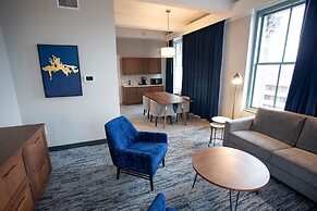 BLU-Tique, Akron, a Tribute Portfolio Hotel