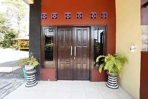 OYO 927 Carina Hotel