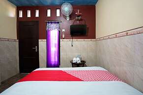 OYO 927 Carina Hotel