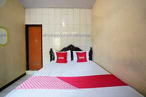 OYO 927 Carina Hotel