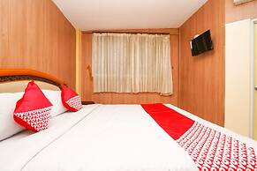 Super OYO 710 Naomi Heritage