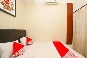 Super OYO 710 Naomi Heritage