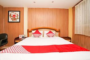 Super OYO 710 Naomi Heritage