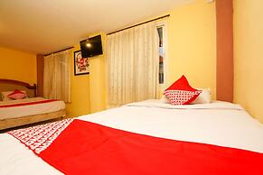 Super OYO 710 Naomi Heritage