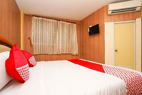 Super OYO 710 Naomi Heritage