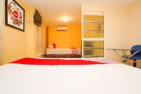 Super OYO 710 Naomi Heritage