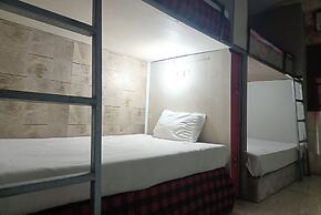 Super OYO 710 Naomi Heritage