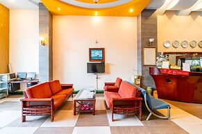 Super OYO 266 Golden Gate