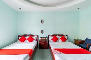 Super OYO 266 Golden Gate