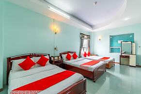 Super OYO 266 Golden Gate