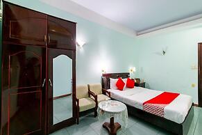 Super OYO 266 Golden Gate