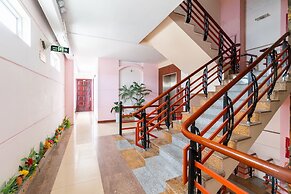 Super OYO 266 Golden Gate