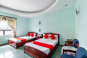 Super OYO 266 Golden Gate